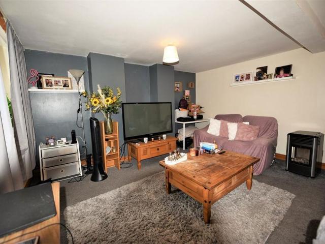 Flat for rent in Hyde Park, West Yorkshire