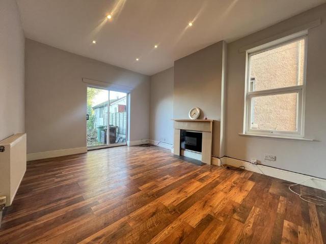 Apartment for rent in Goldthorn Hill, West Midlands