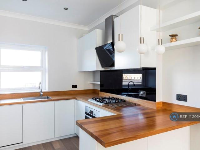 Flat for rent in West Kensington, Greater London