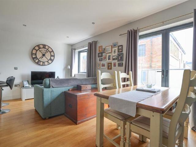 Apartment for rent in The Image, Pouchen End