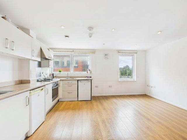 Flat for rent in Slough