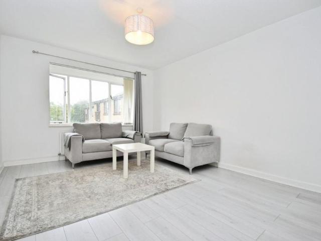Apartment for rent in Widmore, Greater London