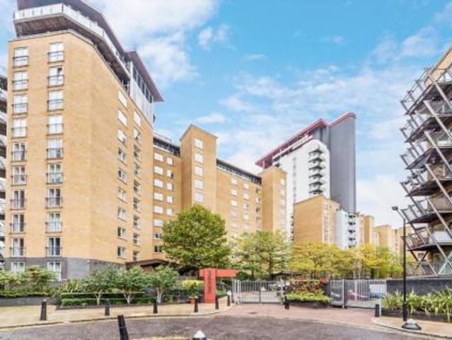 Flat for rent in Canary Wharf, Cat Hill