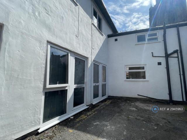 Flat for rent in Wigan, Greater Manchester