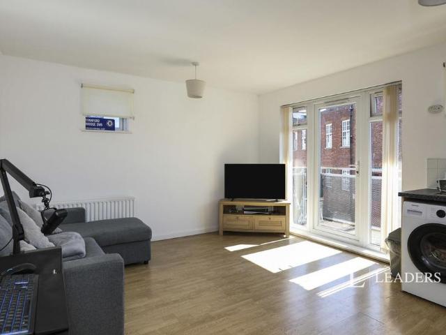 Apartment for rent in Perryfields, West Sussex