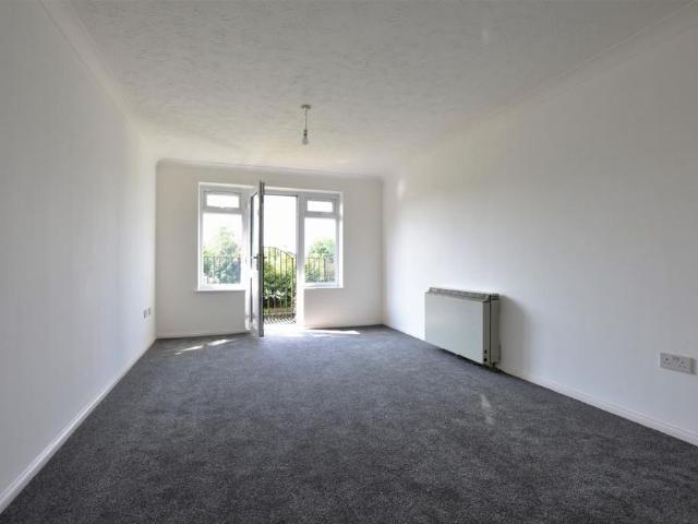 Apartment for rent in Worcester Park Estate, Monks Orchard