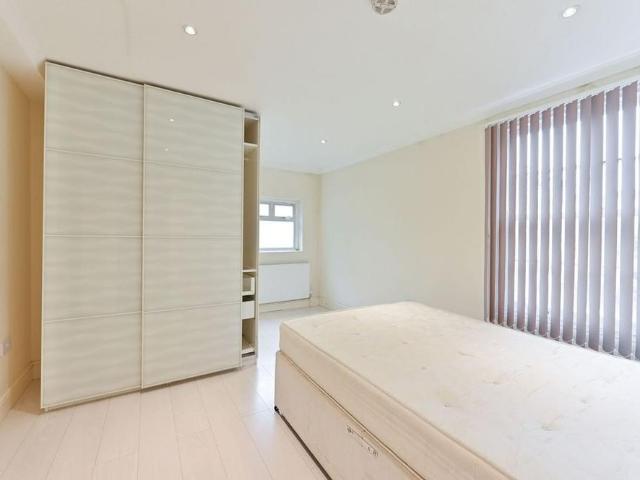 Apartment for rent in London Borough of Merton, South Wimbledon