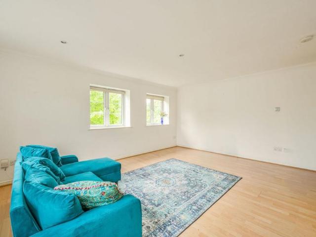 Apartment for rent in London Borough of Ealing, Greater London