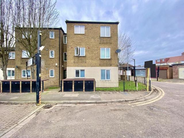 Flat for rent in Hayes, Greater London