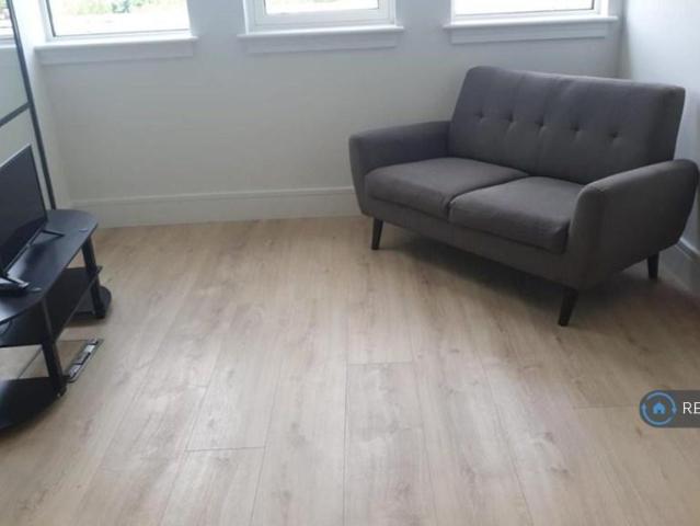 Flat for rent in London Borough of Croydon, Purley