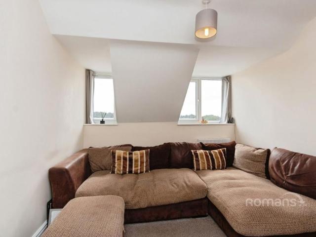 Apartment for rent in Mindenhurst, Heol-las