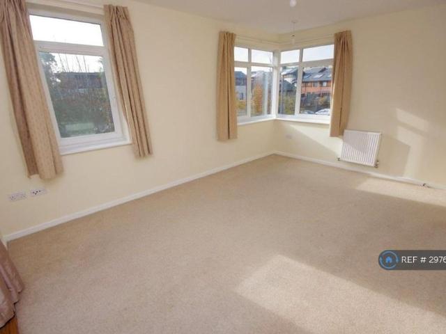 Apartment for rent in Mill Hill, Greater London