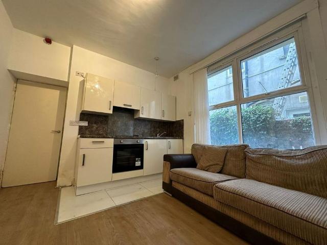 Apartment for rent in Plasnewydd, Falcon Lodge