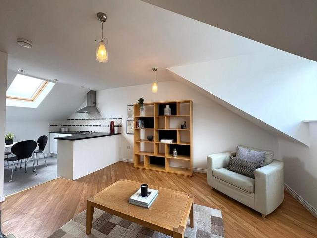 Apartment for rent in Woodloes Park, Green Close