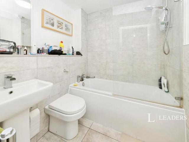Apartment for rent in Perryfields, West Sussex