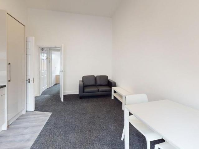 Apartment for rent in Woodhouse, West Yorkshire