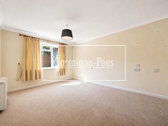Apartment for rent in Worplesdon, Westborough