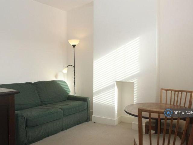 Apartment for rent in Bayonne Estate, Greater London