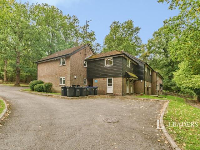 Flat for rent in Stonequarry, Mid Sussex