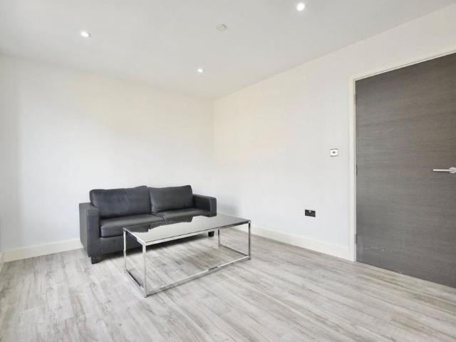 Apartment for rent in Seven Kings, Greater London