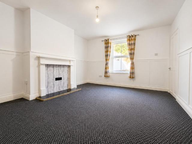 Flat for rent in Huyton, Knowsley
