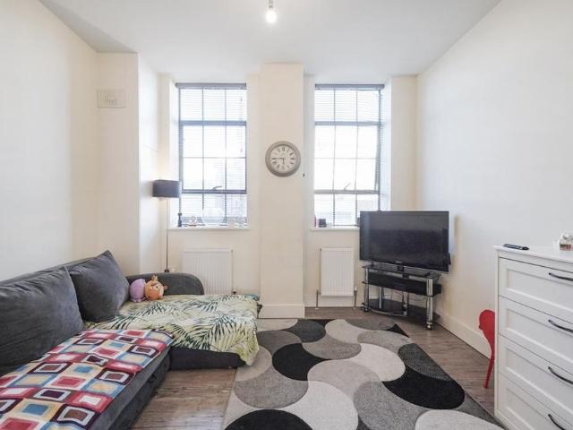 Apartment for rent in Rush Green, Greater London