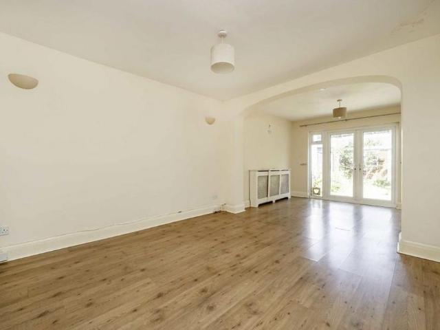 Apartment for rent in London Borough of Ealing, Perivale