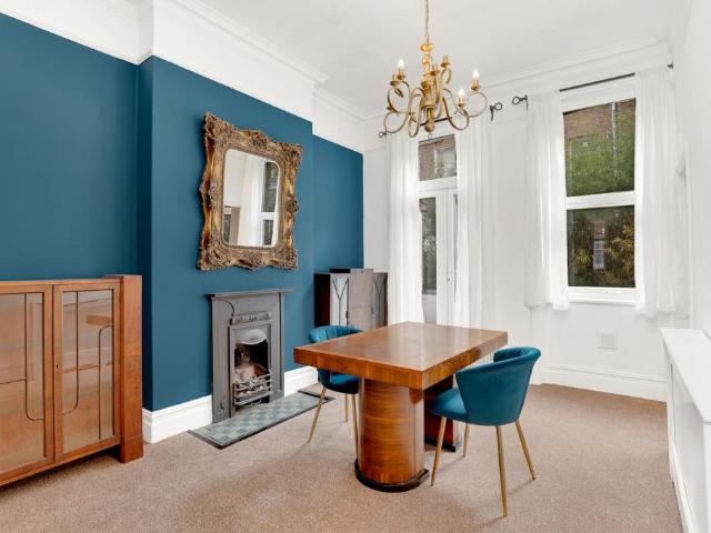 Flat for rent in West Kensington, Greater London