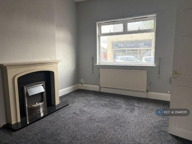 Flat for rent in Cutsyke, Castleford