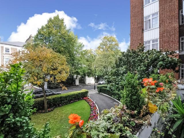 Flat for rent in St. John's Wood, Greater London