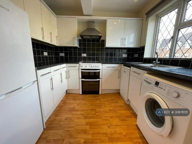 Flat for rent in Theydon Bois, Epping Forest