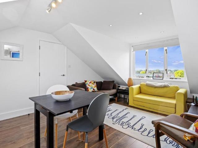 Apartment for rent in North Sheen, Greater London