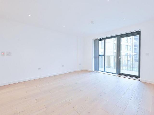 Apartment for rent in Green Man Estate, Greater London