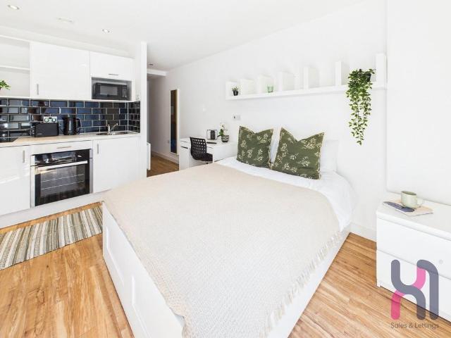 Flat for rent in Chinatown, Calderstones