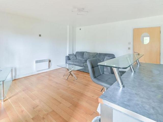 Apartment for rent in Widmore, Greater London