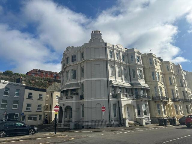 Flat for rent in West Marina, Guestling Green