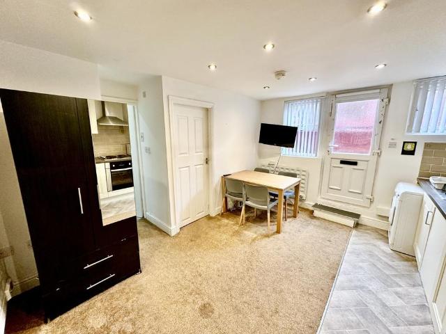 Apartment for rent in East End Park, West Yorkshire