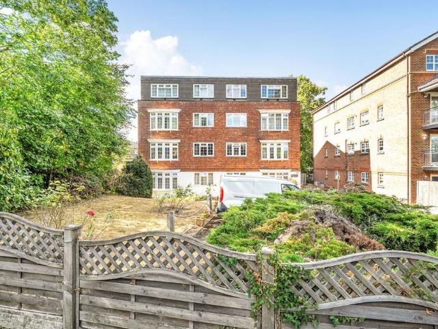 Apartment for rent in Shortlands, Greater London
