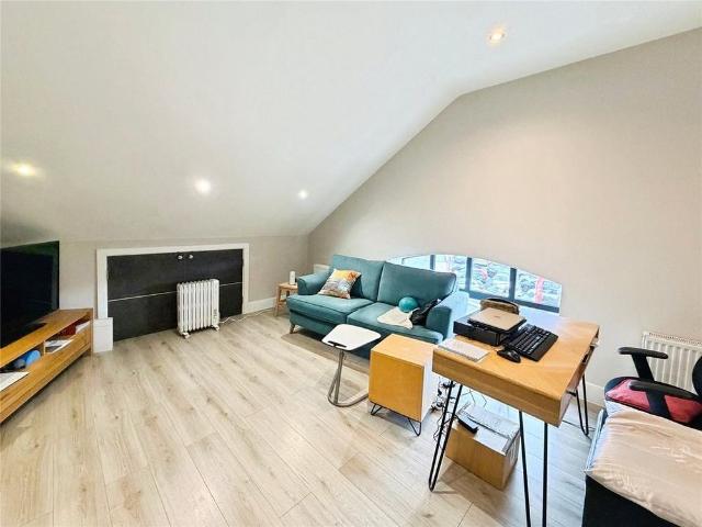Apartment for rent in River, Ash
