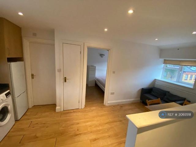 Apartment for rent in New Bedfont, Greater London
