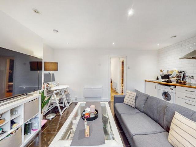 Flat for rent in Islington, Isle Of Man