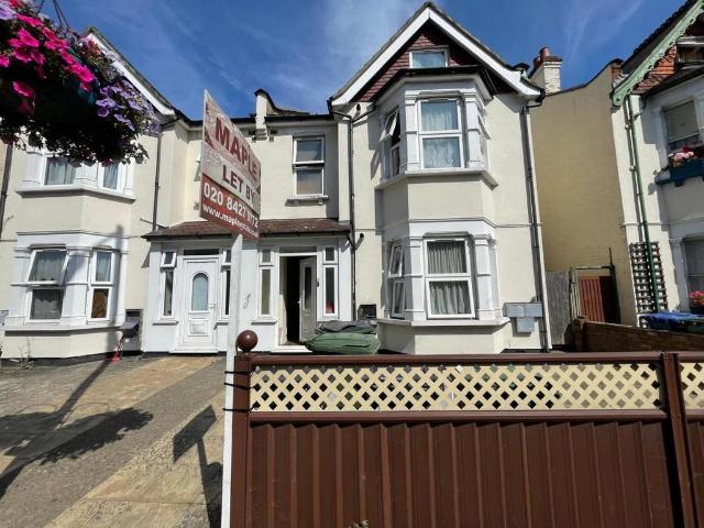 Flat for rent in Wealdstone, Greater London