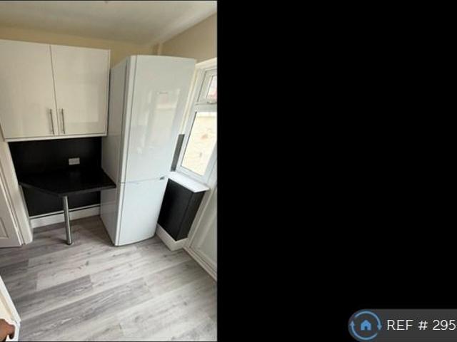 Flat for rent in Whitby, Rossmore