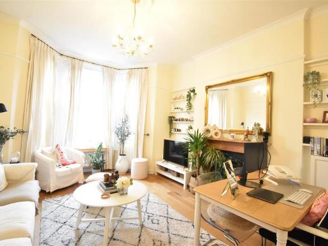 Apartment for rent in Surbiton, Greater London