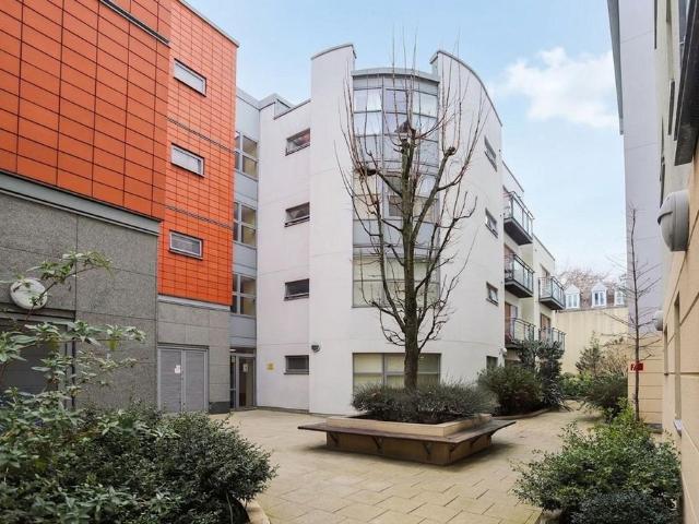 Flat for rent in St Helier, Greater London