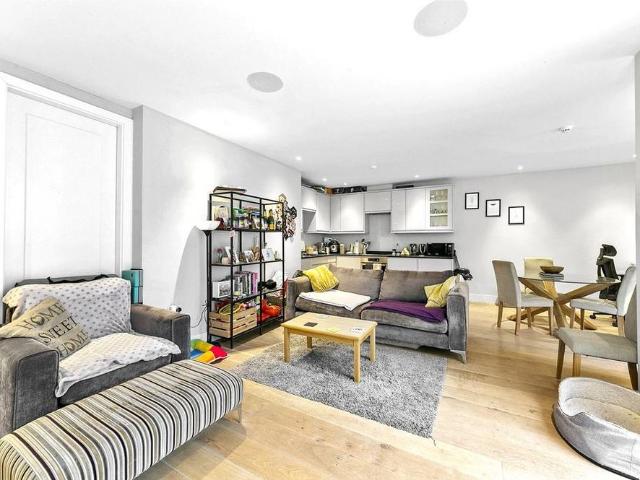 Apartment for rent in North Sheen, Greater London