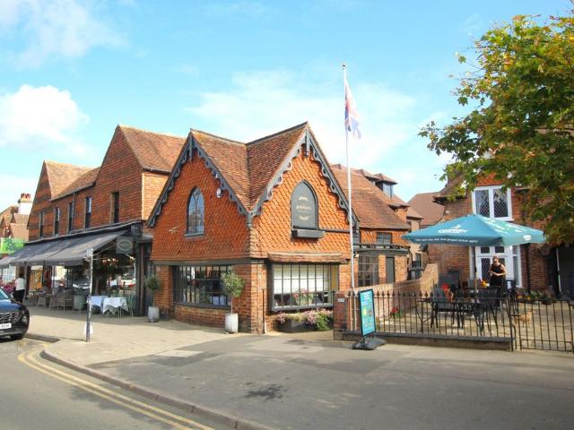 Flat for rent in Fole, Surrey