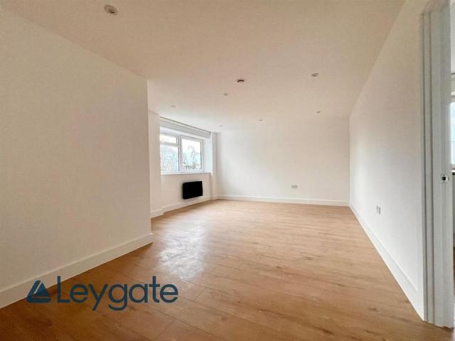 Apartment for rent in Blackhills, Surrey