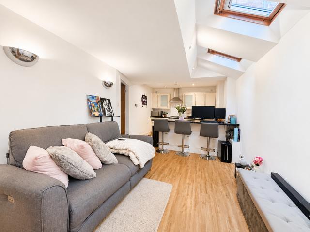Apartment for rent in Penn Hill, Poole