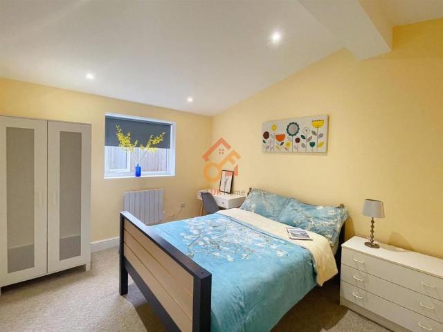 Apartment for rent in Kingston Vale, Greater London